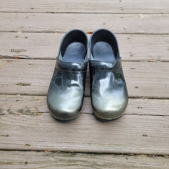 Dansko Professional Black Silver Metallic Ombre Patent Leather Nursing Clogs 40 - Picture 2 of 8